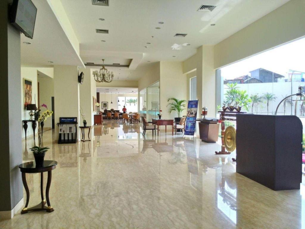 Horison Hotel Сукабуми Екстериор снимка
