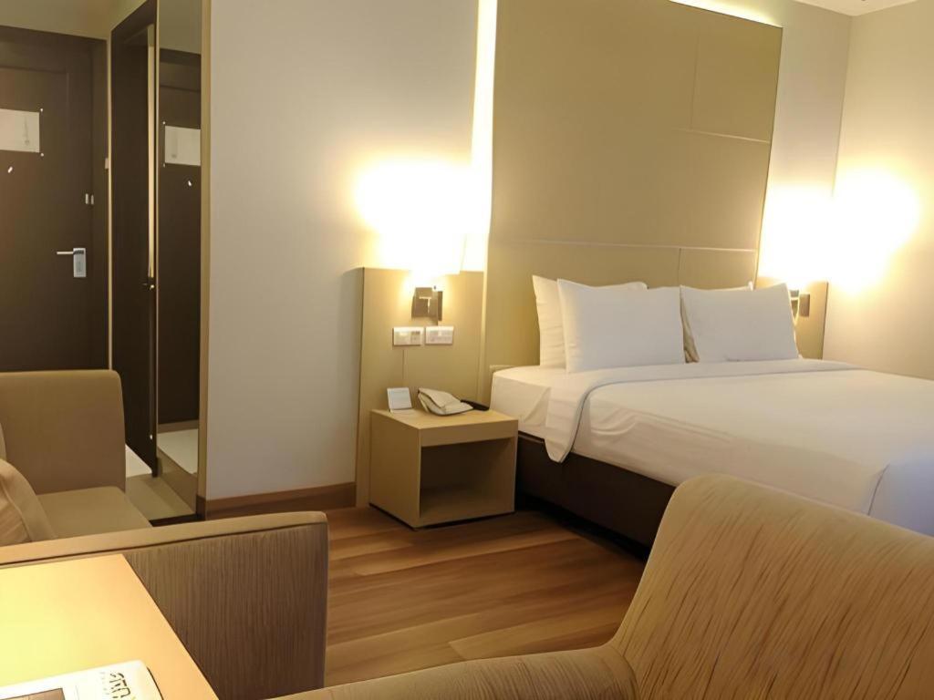 Horison Hotel Сукабуми Екстериор снимка