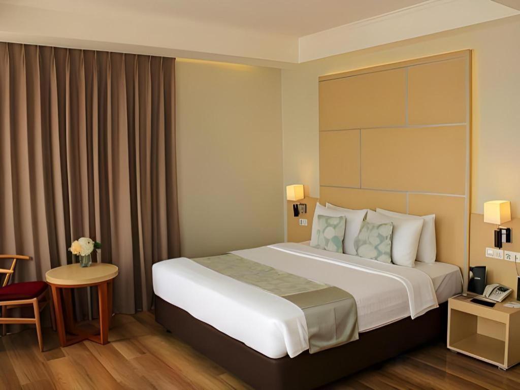Horison Hotel Сукабуми Екстериор снимка