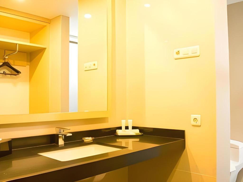 Horison Hotel Сукабуми Екстериор снимка