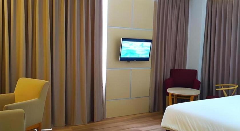 Horison Hotel Сукабуми Екстериор снимка