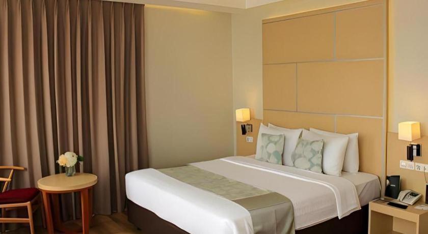 Horison Hotel Сукабуми Екстериор снимка