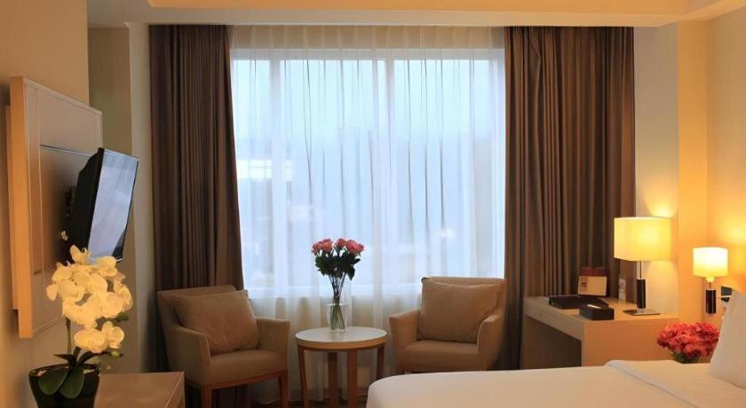 Horison Hotel Сукабуми Екстериор снимка