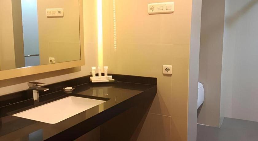 Horison Hotel Сукабуми Екстериор снимка