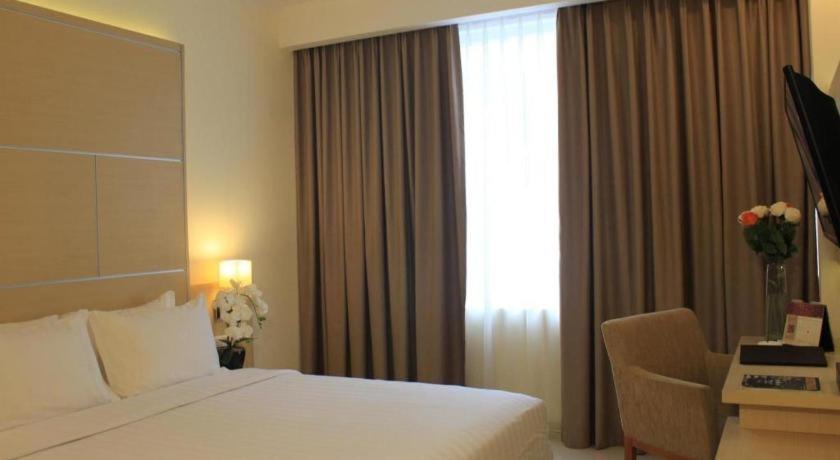 Horison Hotel Сукабуми Екстериор снимка