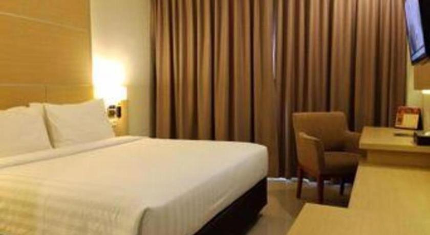 Horison Hotel Сукабуми Екстериор снимка