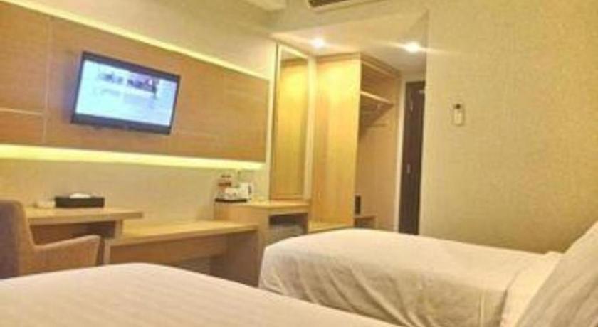 Horison Hotel Сукабуми Екстериор снимка