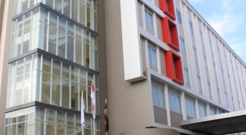 Horison Hotel Сукабуми Екстериор снимка