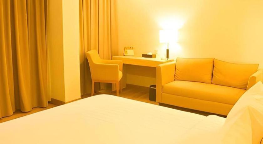Horison Hotel Сукабуми Екстериор снимка