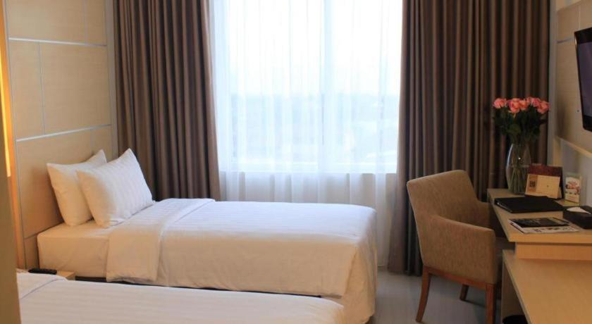 Horison Hotel Сукабуми Екстериор снимка