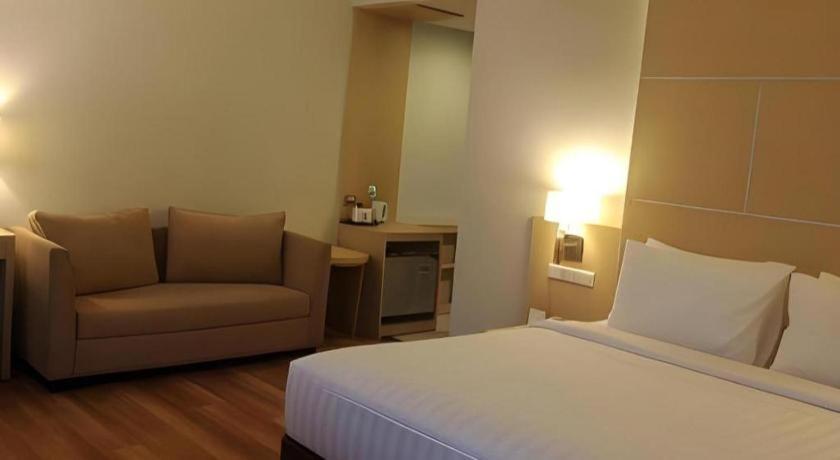 Horison Hotel Сукабуми Екстериор снимка