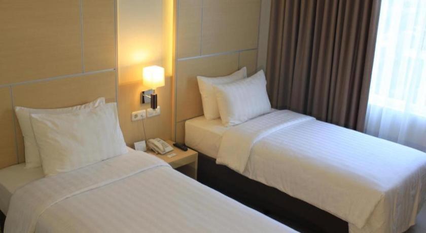 Horison Hotel Сукабуми Екстериор снимка