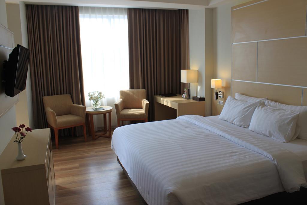 Horison Hotel Сукабуми Екстериор снимка