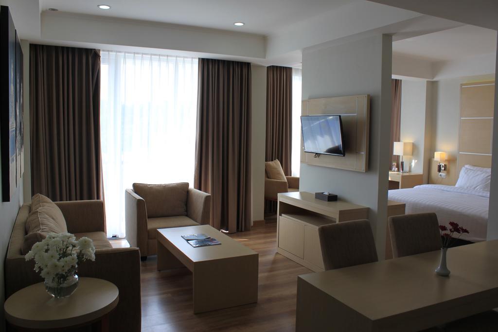 Horison Hotel Сукабуми Екстериор снимка